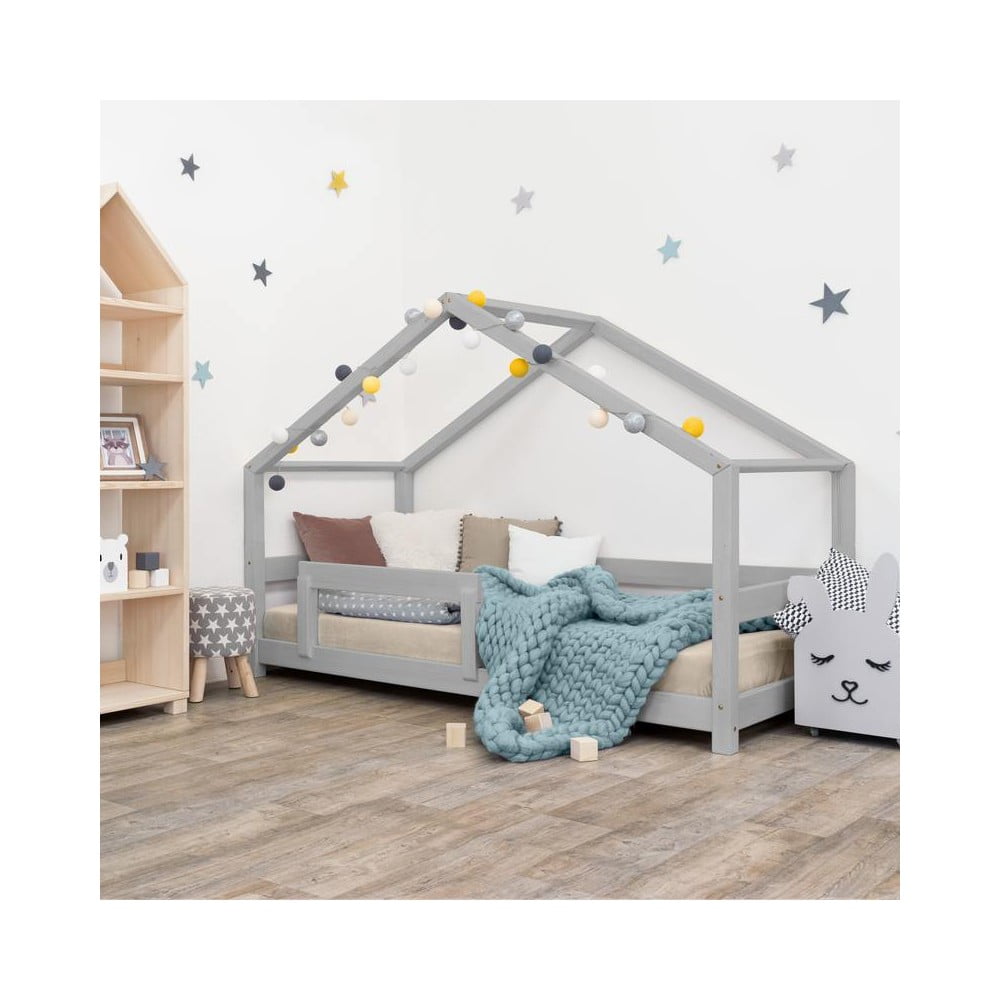 Sivá detská posteľ domček s bočnicou Benlemi Lucky 120 x 200 cm